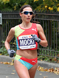 Sabrina Mockenhaupt meldte sich als Siebte des New York Marathons im Marathonlager zurck.