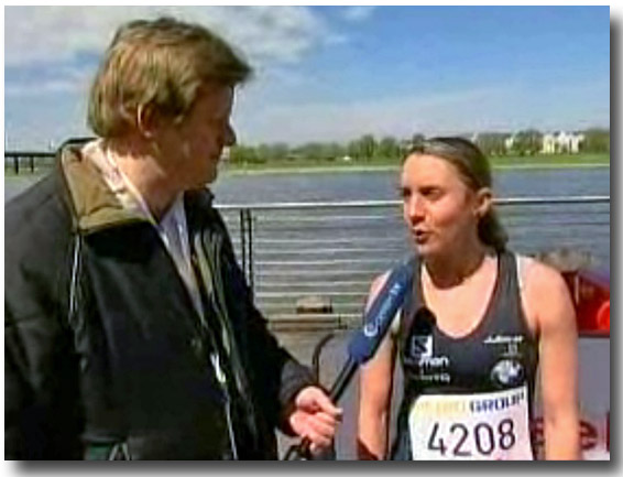Lea Buscher war schnellste Deutsche in Dsseldorf - hier im Interview mit CenterTV